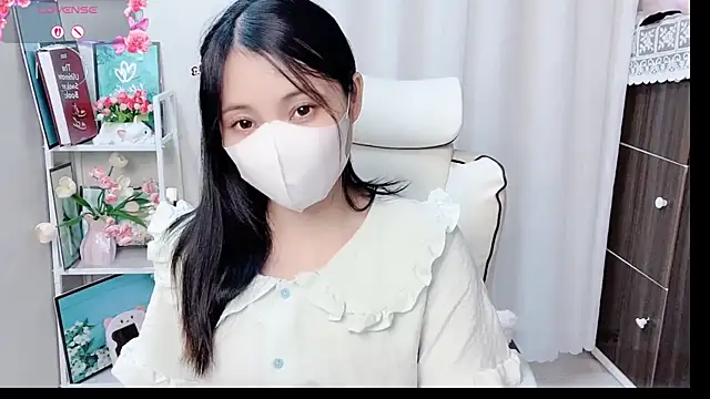 phuongnhi  online show from June 26, 2026, 12:33 pm