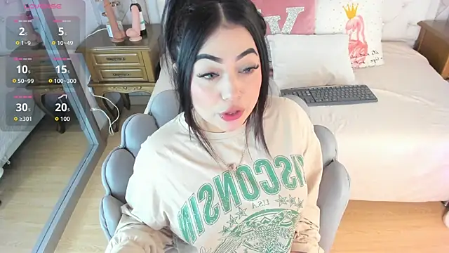 Snapshot of MeganStar__ chatting on October 8, 2025, 11:45 am MeganStar online show from October 8, 2025, 11:45 am