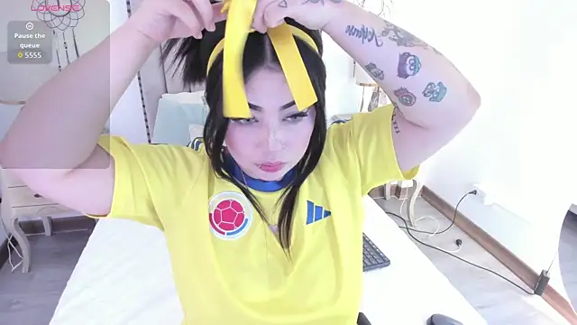 Snapshot of MeganStar__ chatting on November 15, 2025, 11:47 am MeganStar online show from November 15, 2025, 11:47 am