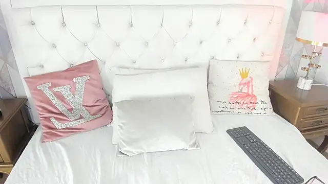 Snapshot of MeganStar__ chatting on October 10, 2025, 12:06 pm MeganStar online show from October 10, 2025, 12:06 pm