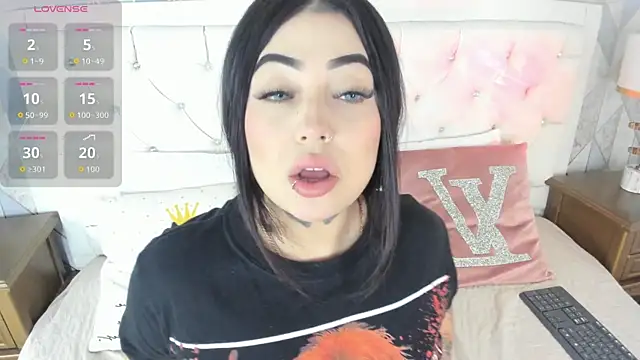 Snapshot of MeganStar__ chatting on October 11, 2025, 11:55 am MeganStar online show from October 11, 2025, 11:55 am