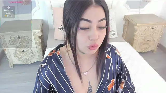 Snapshot of MeganStar__ chatting on October 19, 2025, 11:57 am MeganStar online show from October 19, 2025, 11:57 am