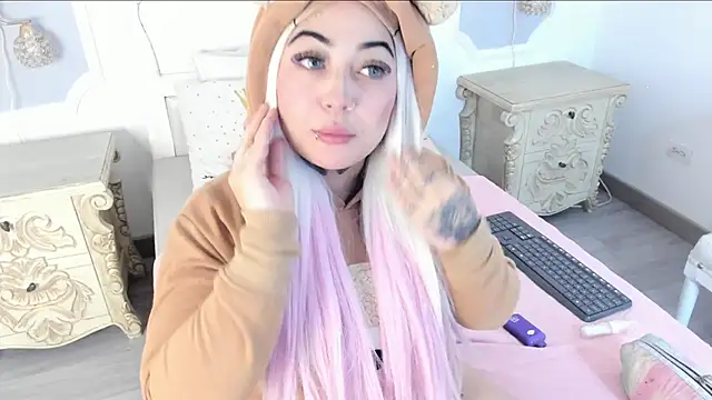 Snapshot of MeganStar__ chatting on October 18, 2025, 12:07 pm MeganStar online show from October 18, 2025, 12:07 pm