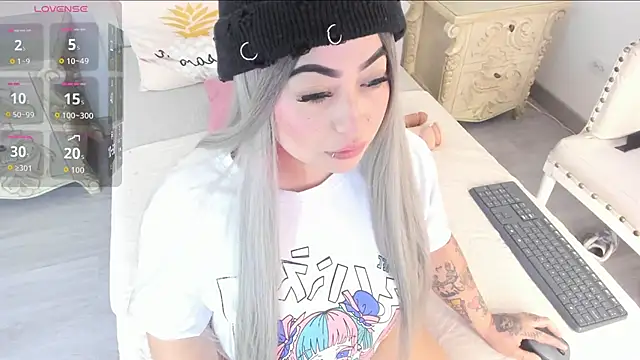 Snapshot of MeganStar__ chatting on October 14, 2025, 11:33 am MeganStar online show from October 14, 2025, 11:33 am