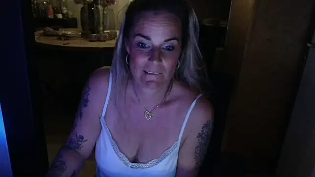 Mrs-Aurora online show from April 29, 2026, 1:10 am
