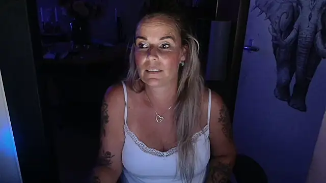 Mrs-Aurora online show from July 5, 2026, 10:27 pm