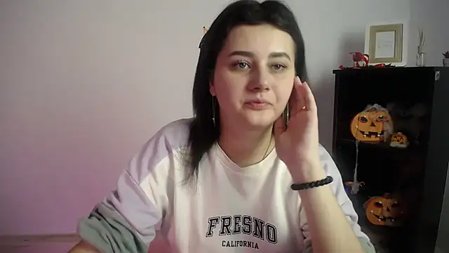 Katrin kiss  online show from November 9, 2025, 1:26 pm