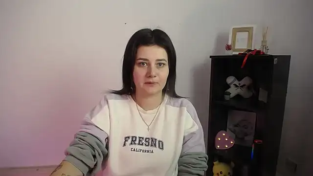 Katrin kiss  online show from November 17, 2025, 1:15 pm