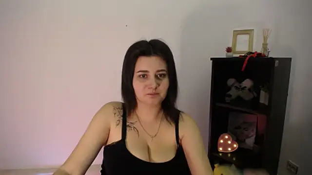 Katrin kiss  online show from December 4, 2025, 2:27 pm