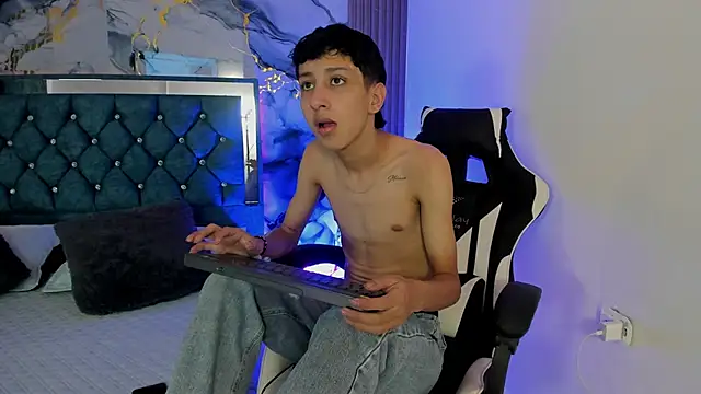 spicyslim  online show from January 17, 2026, 7:39 pm