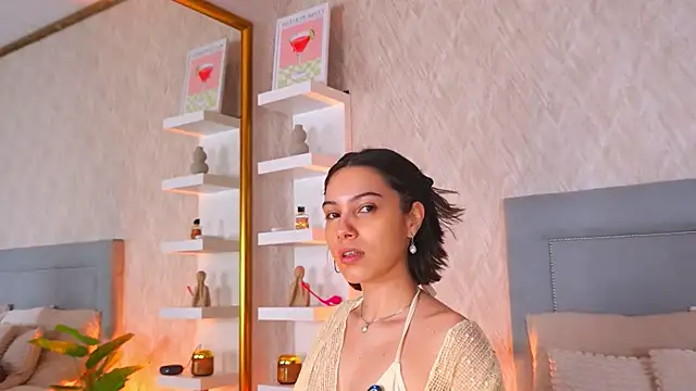 Sofy Bradd online show from May 6, 2026, 5:33 am