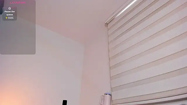 arianna 000 online show from April 22, 2026, 12:23 pm