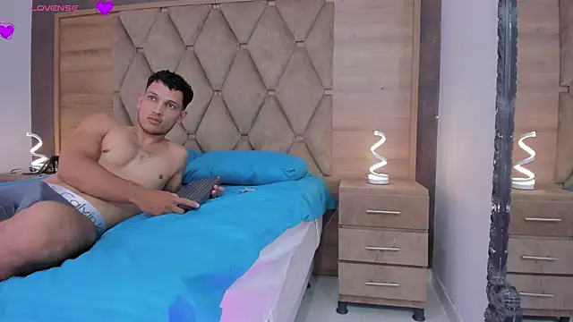 EimyAndMaxi online show from April 28, 2026, 9:08 pm