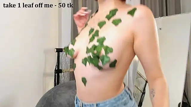 LeelooYolo online show from October 31, 2025, 3:41 pm