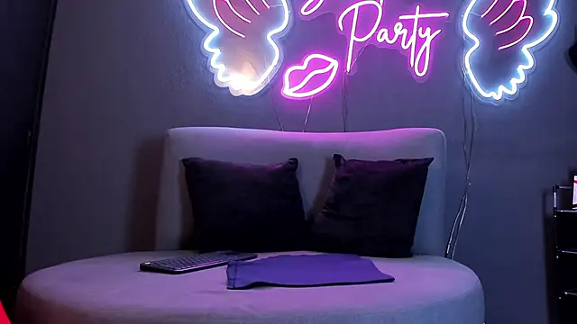 Snapshot of MissKathyfox chatting on October 16, 2025, 12:02 pm MissKathyfox online show from October 16, 2025, 12:02 pm