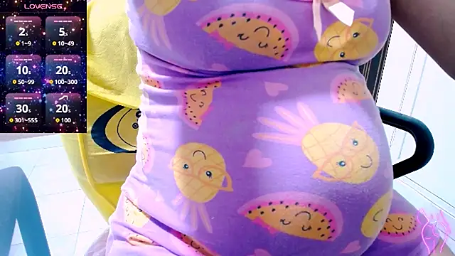 Snapshot of charlothee12 chatting on October 9, 2025, 4:35 am charlothee12 online show from October 9, 2025, 4:35 am