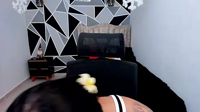 valeria-duarte online show from December 14, 2025, 3:39 pm