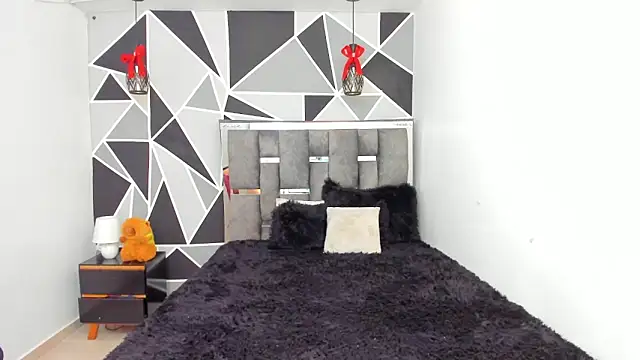 valeria-duarte online show from May 5, 2026, 7:39 pm