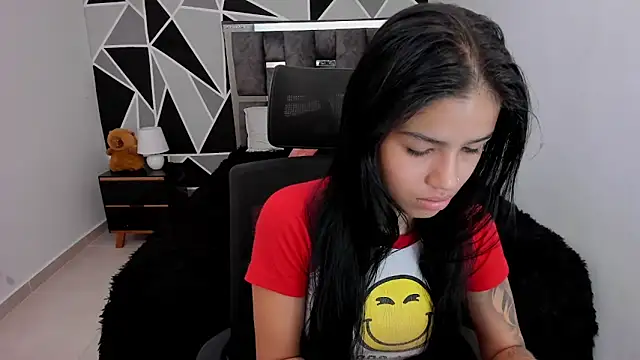 Snapshot of valeria-duarte chatting on March 6, 2026, 12:33 pm valeria-duarte online show from March 6, 2026, 12:33 pm