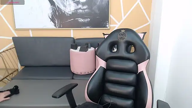 Snapshot of olivia_russo_ chatting on February 9, 2026, 8:07 pm olivia russo online show from February 9, 2026, 8:07 pm