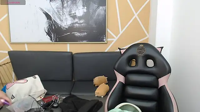 Snapshot of olivia_russo_ chatting on March 10, 2026, 8:02 pm olivia russo online show from March 10, 2026, 8:02 pm