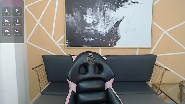 Snapshot of olivia_russo_ chatting on November 24, 2025, 8:09 pm olivia russo online show from November 24, 2025, 8:09 pm