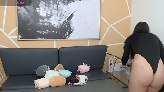 Snapshot of olivia_russo_ chatting on October 17, 2025, 8:10 pm olivia russo online show from October 17, 2025, 8:10 pm