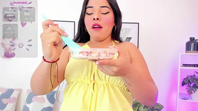 Snapshot of yunna7 chatting on October 18, 2025, 11:34 am yunna7 online show from October 18, 2025, 11:34 am