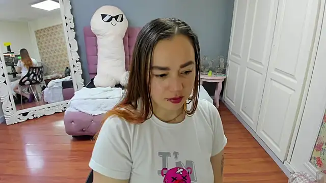 Tammy parker  online show from September 25, 2025, 4:40 am