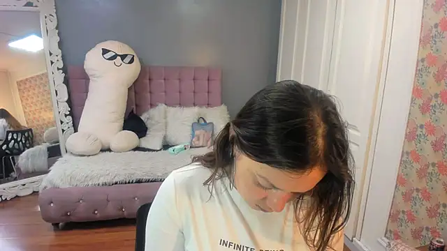 Tammy parker  online show from November 21, 2025, 4:00 am