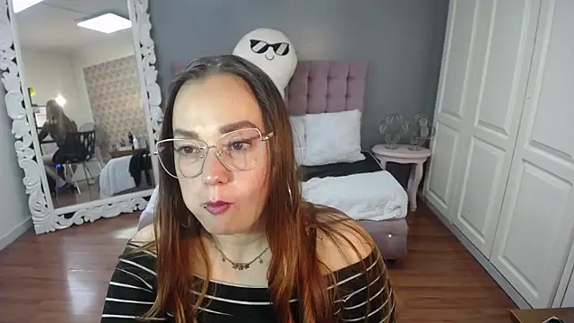 Tammy parker  online show from September 19, 2025, 4:27 am