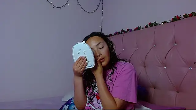 Snapshot of manumeow1 chatting on December 4, 2025, 10:20 pm manumeow1 online show from December 4, 2025, 10:20 pm