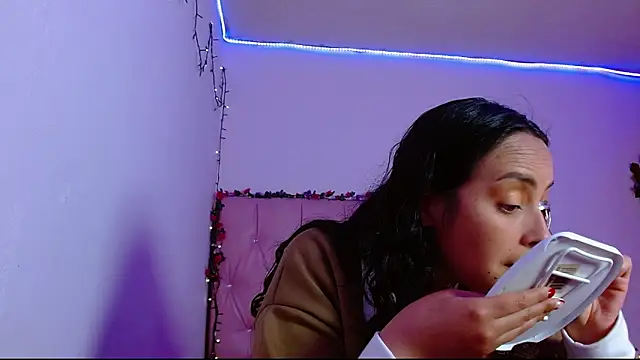 manumeow1 online show from December 22, 2025, 10:10 pm