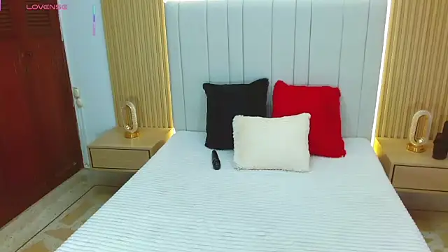 Snapshot of WildScarlet chatting on October 20, 2025, 1:11 pm WildScarlet online show from October 20, 2025, 1:11 pm