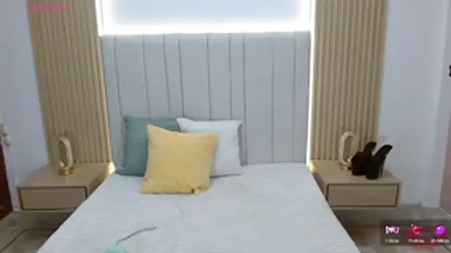 Snapshot of WildScarlet chatting on October 31, 2025, 1:08 pm WildScarlet online show from October 31, 2025, 1:08 pm