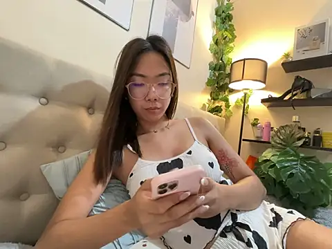 Snapshot of Sluttgwen69 chatting on March 13, 2026, 11:10 pm Sluttgwen69 online show from March 13, 2026, 11:10 pm