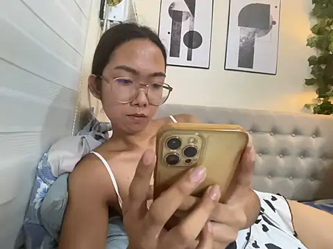 Sluttgwen69 online show from April 28, 2026, 3:05 pm