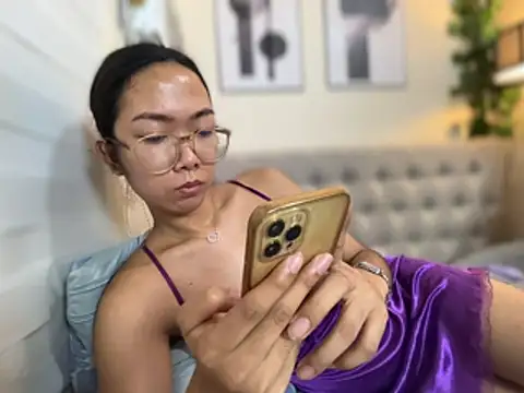 Sluttgwen69 online show from May 1, 2026, 3:28 pm