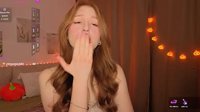 Snapshot of Betty_Twinkle chatting on October 25, 2025, 10:21 pm Betty Twinkle online show from October 25, 2025, 10:21 pm