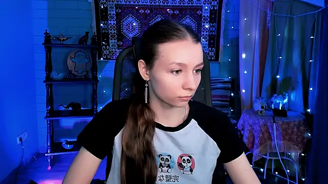 JulieDaniel online show from February 19, 2026, 4:20 am