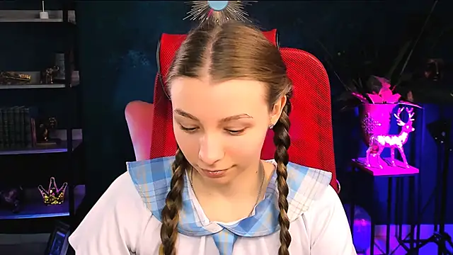 JulieDaniel online show from November 11, 2025, 4:29 am