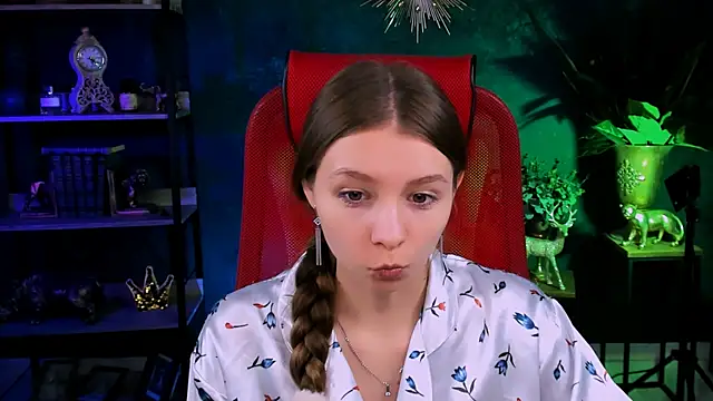 JulieDaniel online show from October 15, 2025, 8:33 am