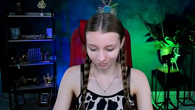 Snapshot of JulieDaniel chatting on June 12, 2026, 4:10 am JulieDaniel online show from June 12, 2026, 4:10 am