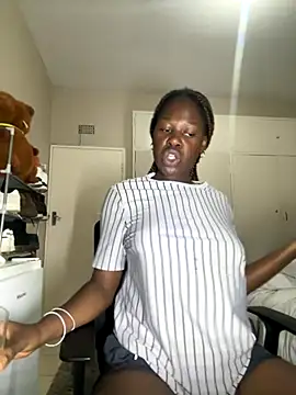 DarkBerryDiamond255 online show from October 11, 2025, 8:32 pm