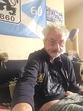 Snapshot of Fonse1860 chatting on October 15, 2025, 8:44 am Fonse1860 online show from October 15, 2025, 8:44 am