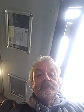 Snapshot of Fonse1860 chatting on November 7, 2025, 9:36 am Fonse1860 online show from November 7, 2025, 9:36 am