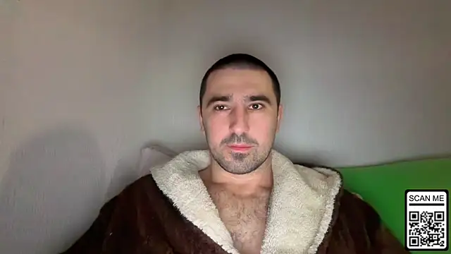 Snapshot of Hard_to_Obey chatting on December 4, 2025, 8:52 pm Hard to Obey online show from December 4, 2025, 8:52 pm