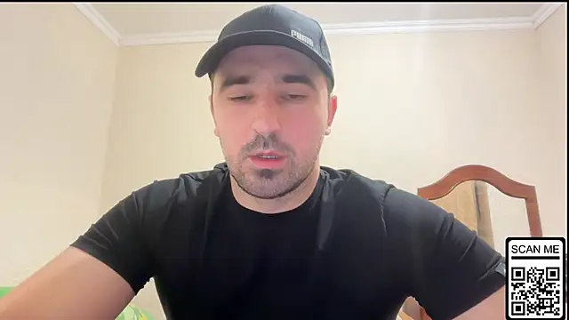 Snapshot of Hard_to_Obey chatting on December 5, 2025, 8:17 pm Hard to Obey online show from December 5, 2025, 8:17 pm