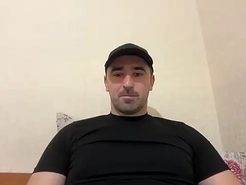 Snapshot of Hard_to_Obey chatting on November 14, 2025, 3:37 pm Hard to Obey online show from November 14, 2025, 3:37 pm