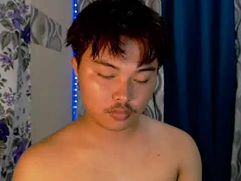 Snapshot of Lustfulljohnx chatting on June 19, 2026, 12:44 pm Lustfulljohnx online show from June 19, 2026, 12:44 pm